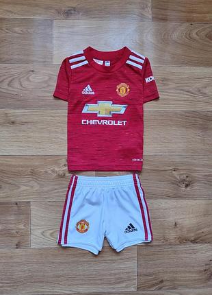 Класний спортивний костюм