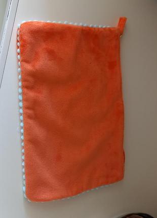 Яскрава помаранчева косметичка collistar