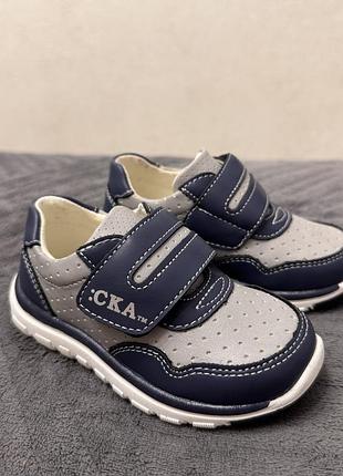 Кросівки  дитячі