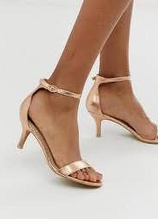 🤩1+1=3 шикарные золотистые босоножки на низких каблуках рюмочки glamorous, размер 38