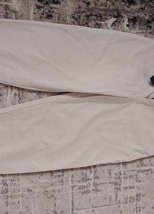 Світло кремові джинси, outhorn, нові, купила але не підійшли(
розмір м