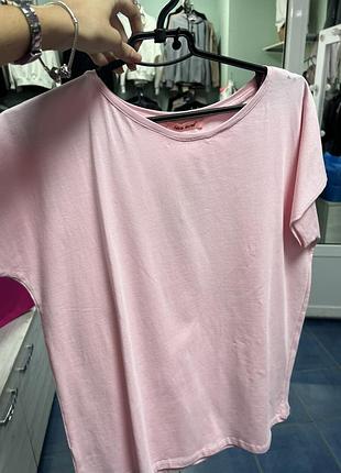 Жіноча футболка