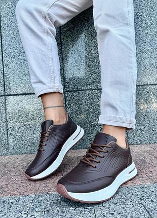 Розпродаж дуже стильні кросівки кольору шоколад