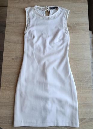 Приталенное платье.