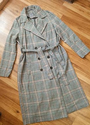 Женский тренч-пальто на пуговицах в клетку в длине меди
