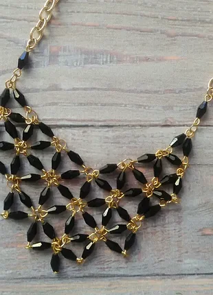 Деликатное черное колье из хрусталя кружевной узор