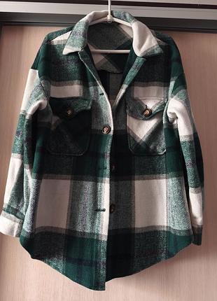 Зеленая теплая рубашка оверсайз на осень и весну
