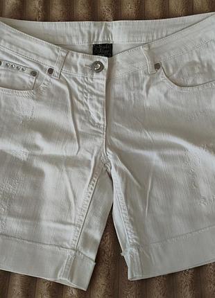 Классные шорты белый деним goldigga