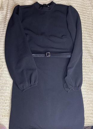 Чорна сукня з ремінцем