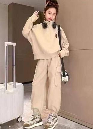 Стильный спортивный костюм для девочки