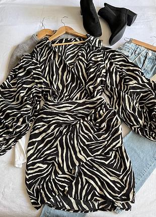 Чорно-бежева сукня комбінація у принт зебра з рукавами буфами