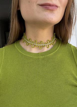 Прикраса на шию з бісеру