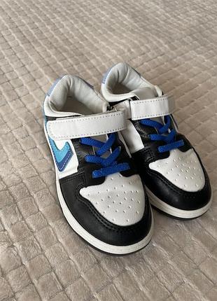 Кросівки для хлопчика, дуже зручні