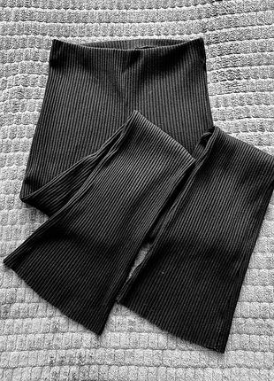 Лосини жіночі в рубчик кльош, чорного кольору, висока посадка. гарно доповнять будь який образ