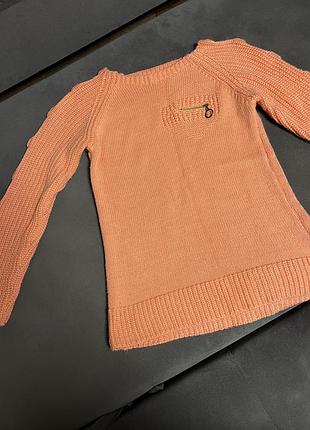 Светр жіночий.