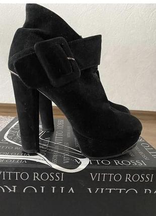 Натуральные замшевые ботильоны