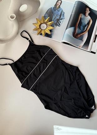 Класичний чорний купальник atmosphere s