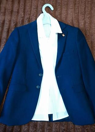 Пиджак для мальчика 7-8р рубашка в подарок.