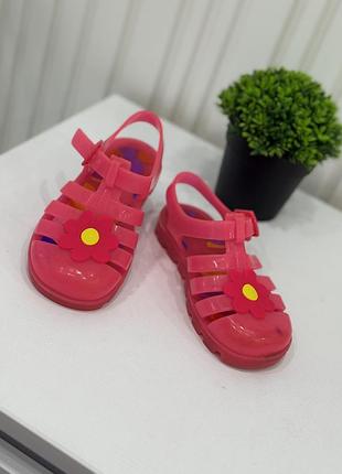 Рожеві босоніжки для дівчинки 25 розмір george