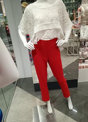 Брюки красные зауженные к низу
