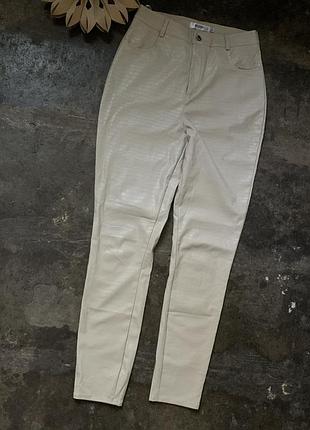 Штани еко шкіра з фактурою рептилія missguided розмір 12/40