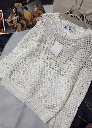 Светр жіночий