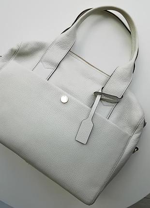 Актуальная вместительная сумка-саквояж из телячьей кожи, цвет серо-бежевый