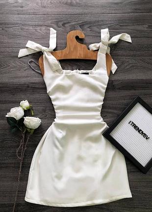 Красивое женское платье: черный, молоко, красный, розовый