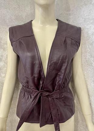 Шикарный кожаный жилет цвета гнилой вишни!!!