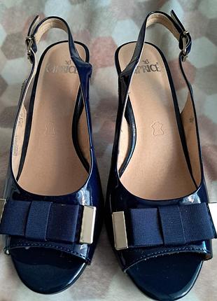 Босоніжки нові