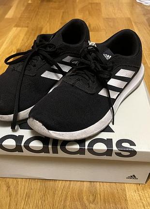 Продаю оригінальні кросівки adidas у класичному чорному кольорі з білими смугами. розмір