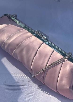 Маленький класичний клатч в ніжному рожевому кольорі