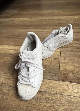 Кросівки adidas жіночі білого кольору розмір 38/устілка 24см
