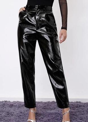 Чорні лакові прямі  брюки