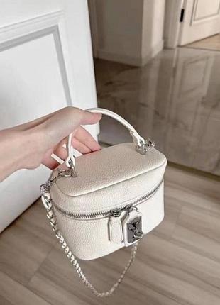 Сумочка в стилі бренду