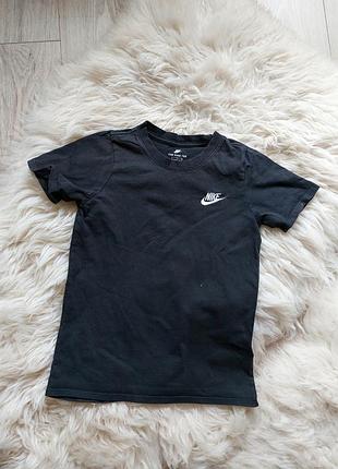 💚❤️💛 гарна чорна футболка nike