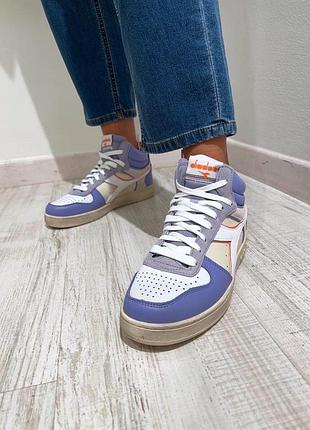 Кожаные кроссовки в идеальном оборудовании