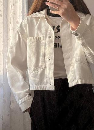 Джинсова укорочена куртка