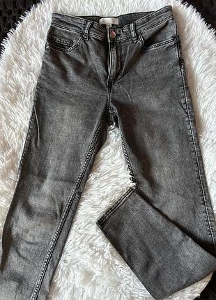 Жіночі джинси сірого кольору