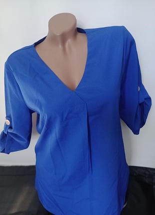 Блуза.
яркий синий цвет