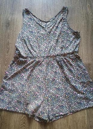 Комбез с шортами с карманами по боках . 
лёгкая приятная к телу  ткань
56 раз