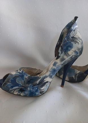 Туфли оригинальные новые на шпильке