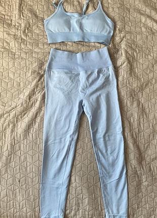 Костюм для спорта