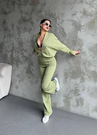 Оливковий спортивний костюм оливка рожевий спортивний костюм з бомбер ом