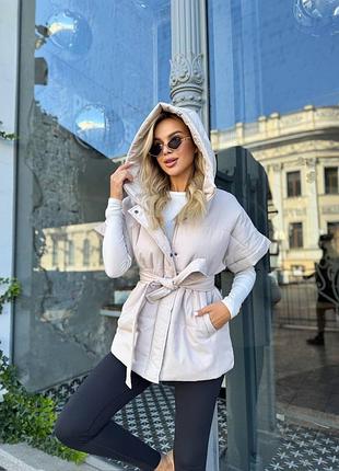 Женская дутая жилетка с капюшоном бежевая (размеры 42/44, 46/48, 50/52), 1045
