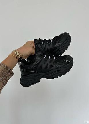 Кроссовки женские