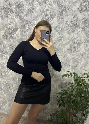 Джемпер кофта чорний джемпер з v подібним вирізом outfit fashion