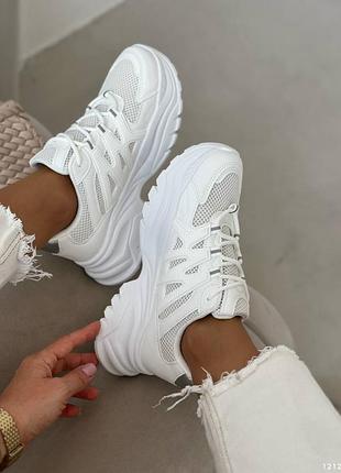 Кроссовки женские