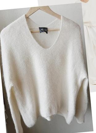 Светер в молочному кольорі кофта джемпер
