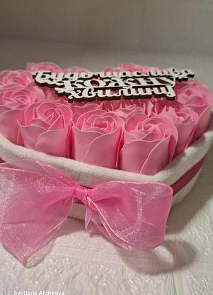 Подарочный бокс с мыльными розами для любимой мамы или коллеги